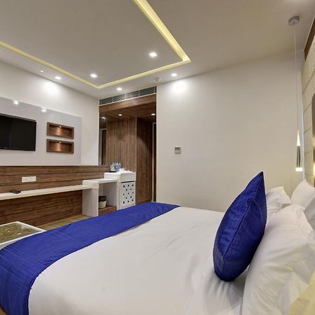 Golden Tree Hotel Noida Luaran gambar
