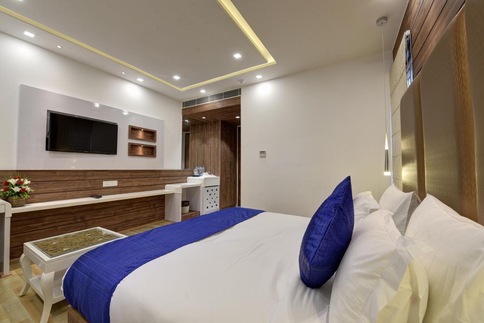 Golden Tree Hotel Noida Luaran gambar