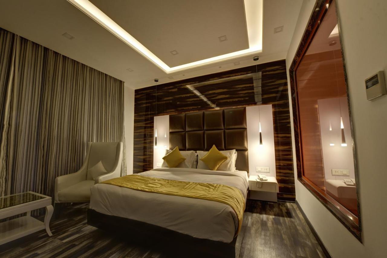 Golden Tree Hotel Noida Luaran gambar