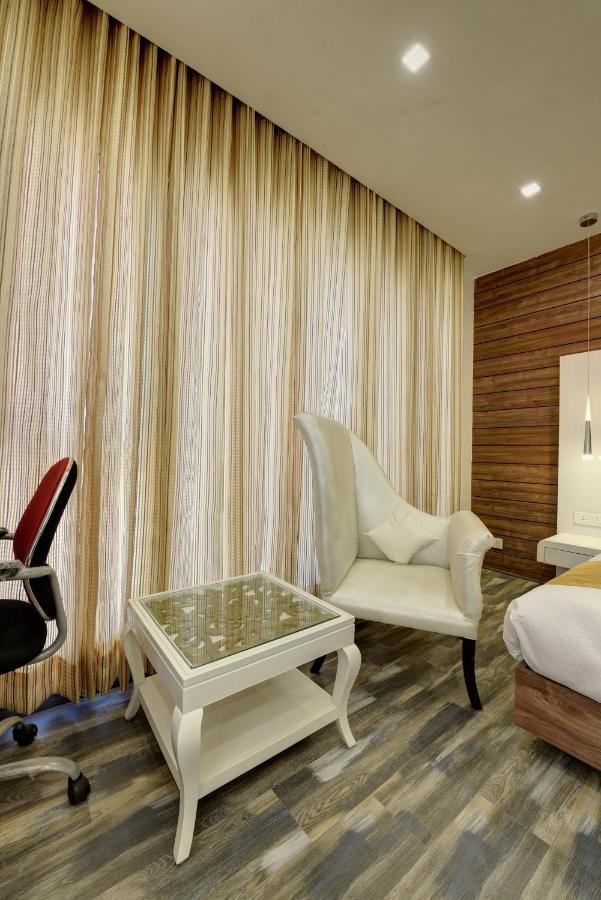 Golden Tree Hotel Noida Luaran gambar